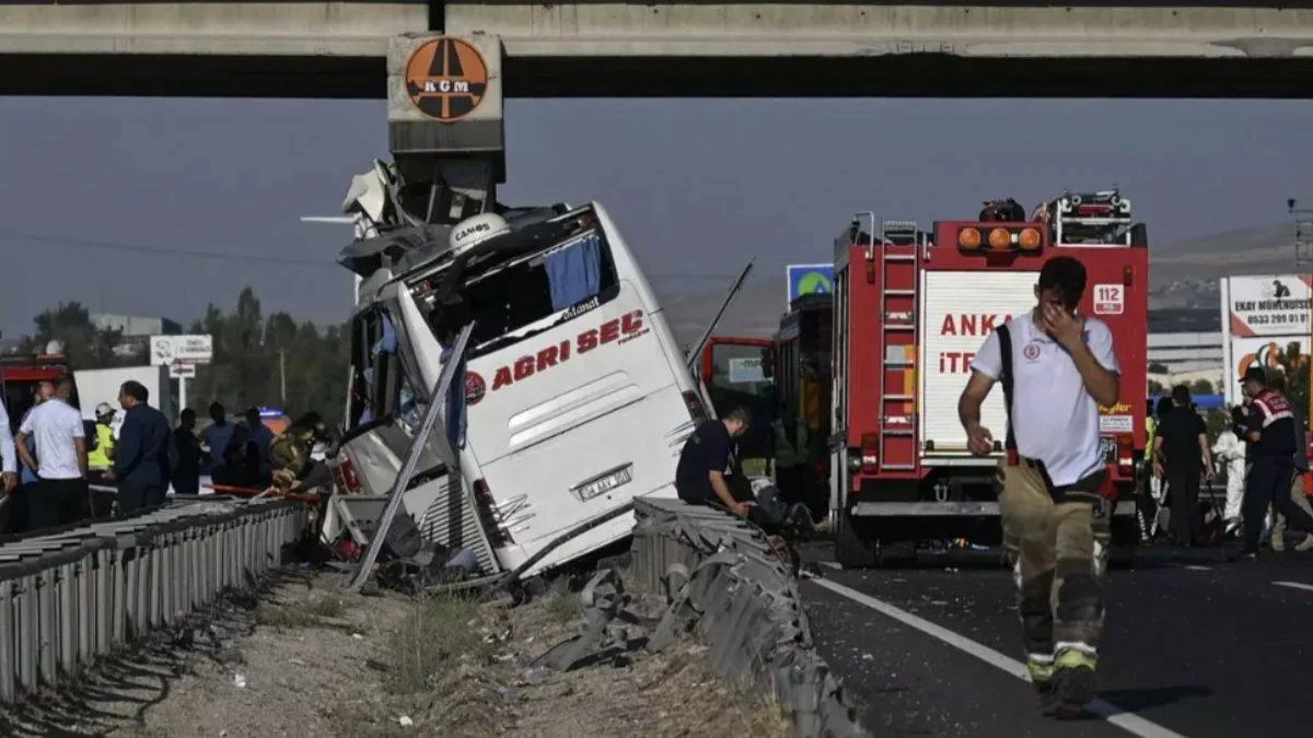 Ankara'da facia... Yolcu otobüsü köprü ayağına çarptı: 11 ölü