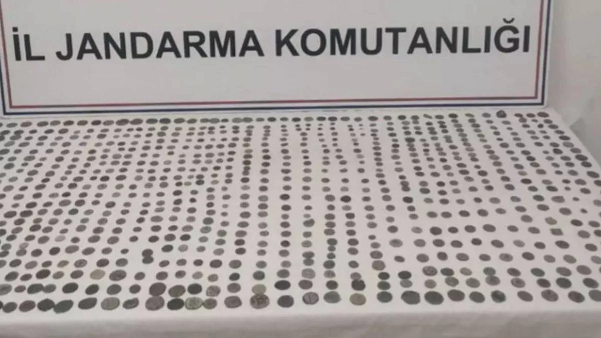 Bizans dönemine ait 1450 sikke ele geçirildi