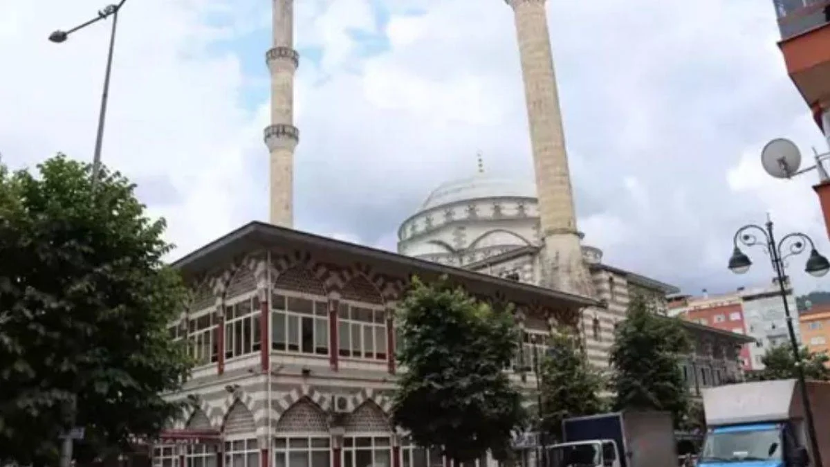 Erdoğan'ın 'Kayıyor' dediği cami ömrünü doldurmuş