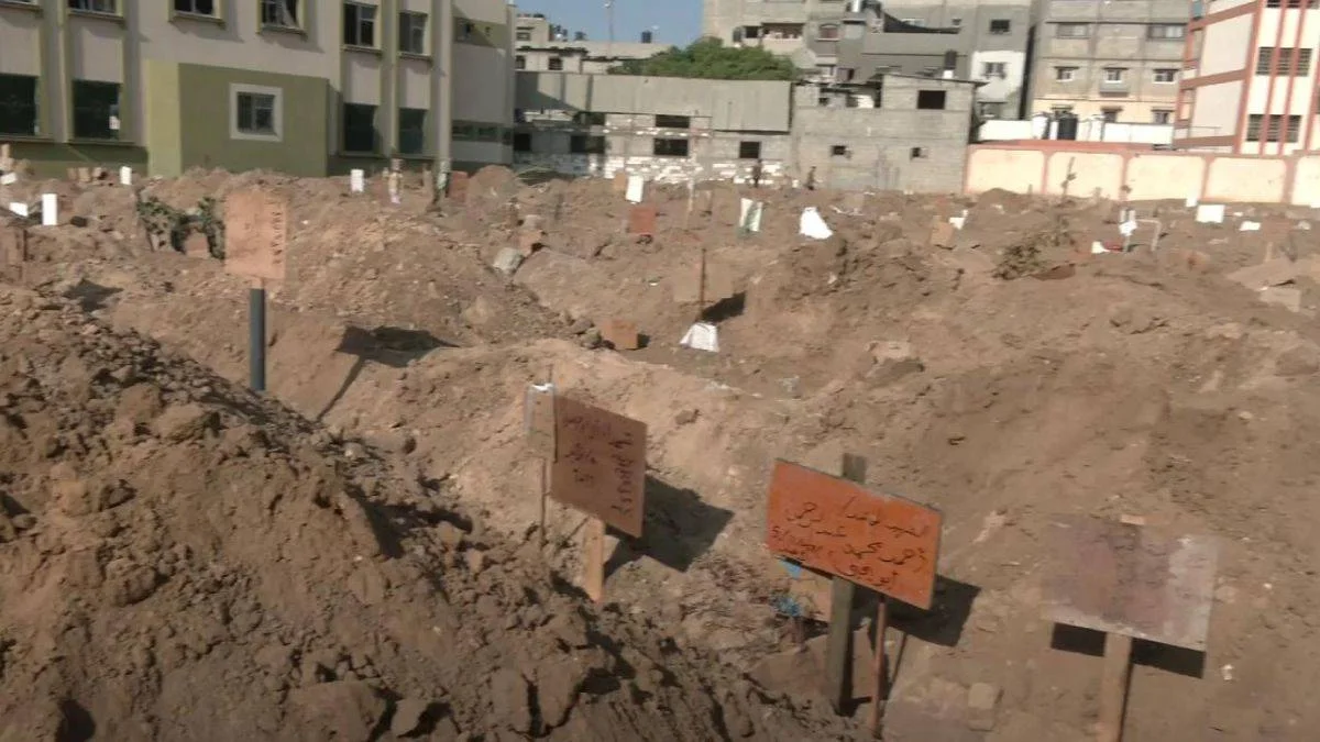 İsrail askeri Filistinlilerin cenazeleriyle alay etti