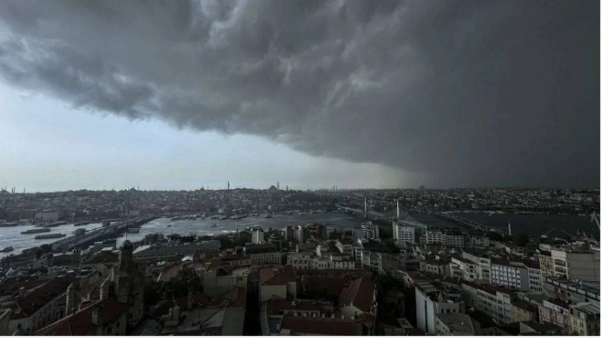 İstanbul'a ani hava uyarısı: sel, yıldırım ve dolu bekleniyor