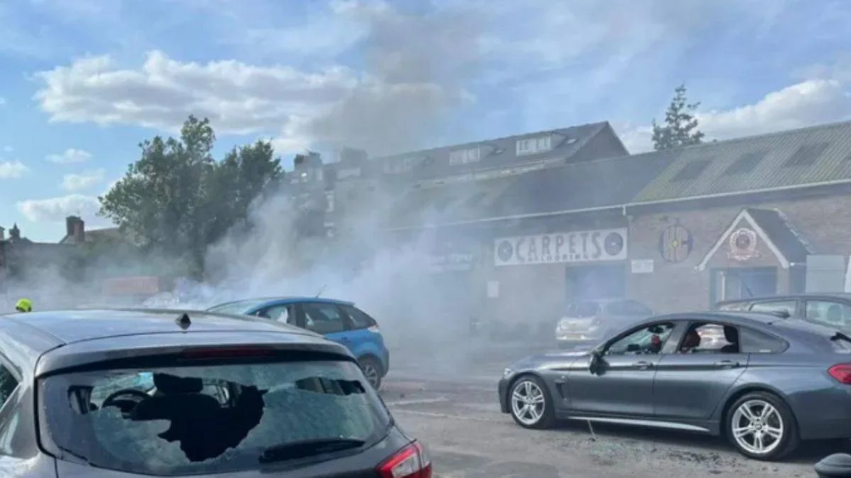 Kürtlerin yoğun olarak yaşadığı İngiltere'nin Hull şehrinde iş yerleri yakılıyor ve yağmalanıyor