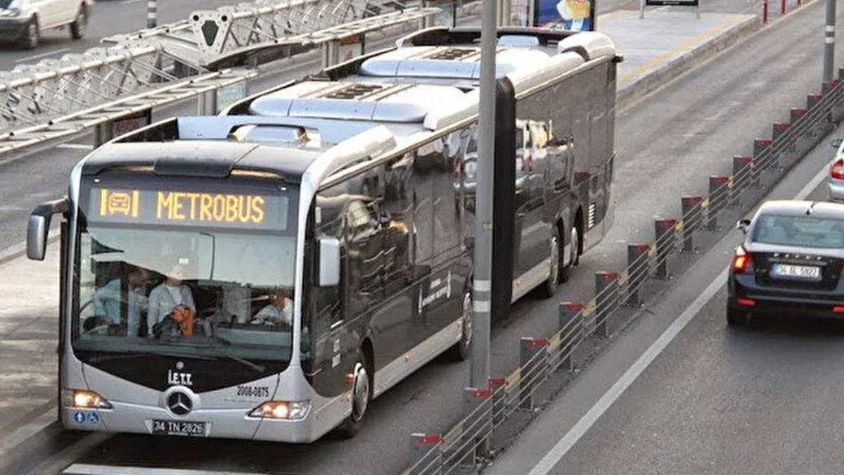 Metrobüs Yolculuğu: Toplam Mesafe ve Süre