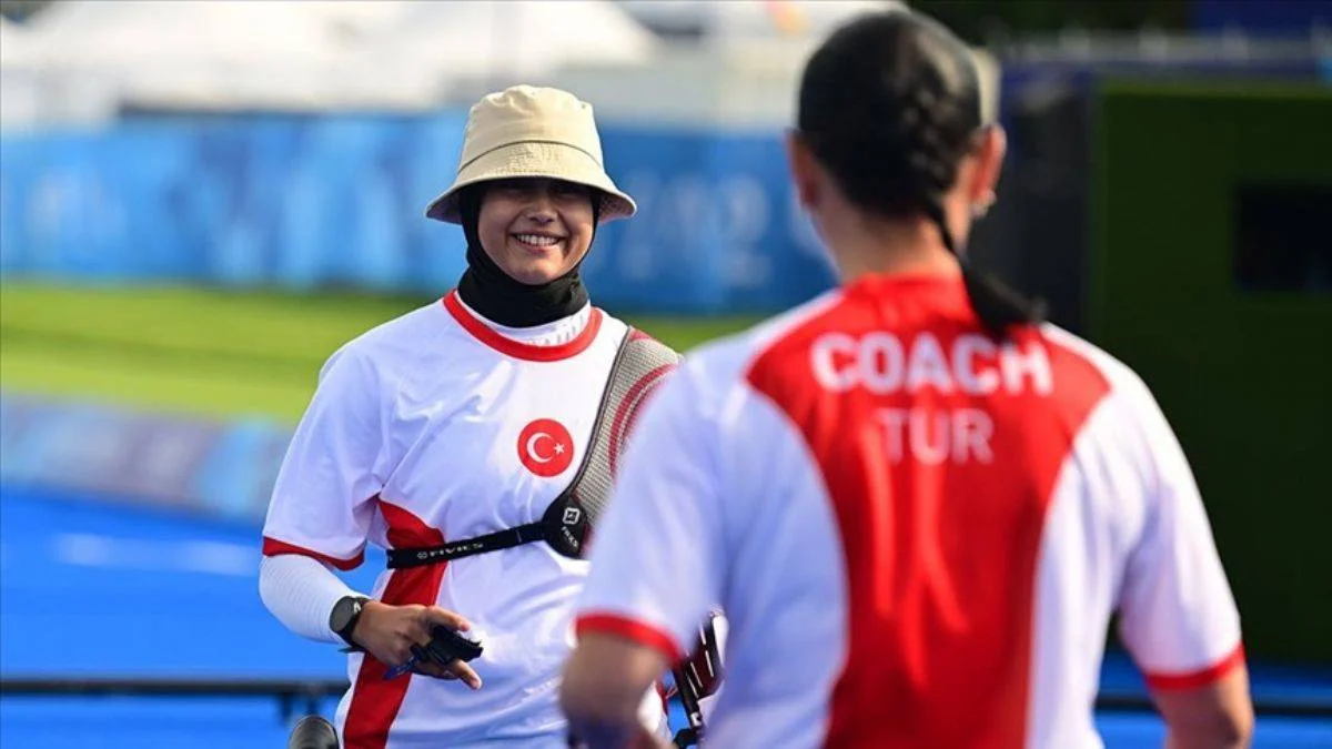 Milli okçu Elif Berra Gökkır çeyrek finale yükseldi