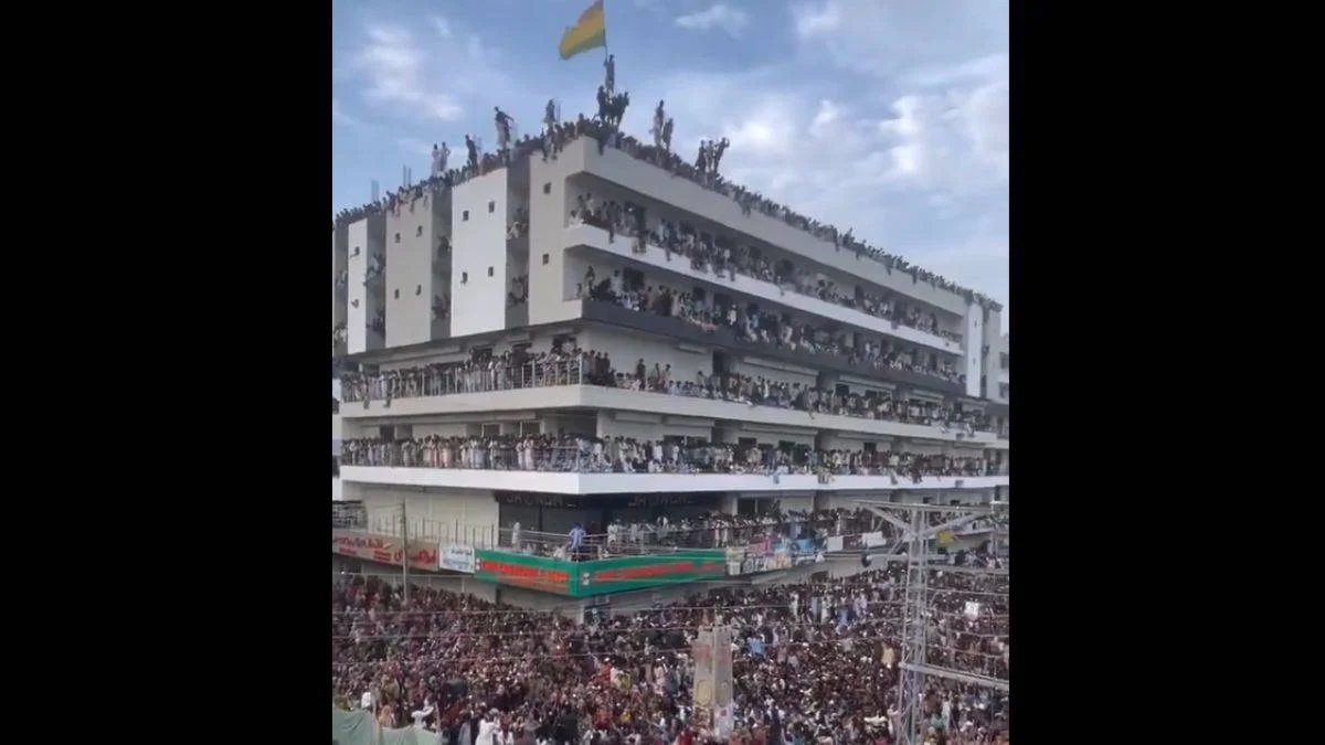 Pakistan'da Bangladeş etkisi: Öğrencilerden İmran Han manifestosu