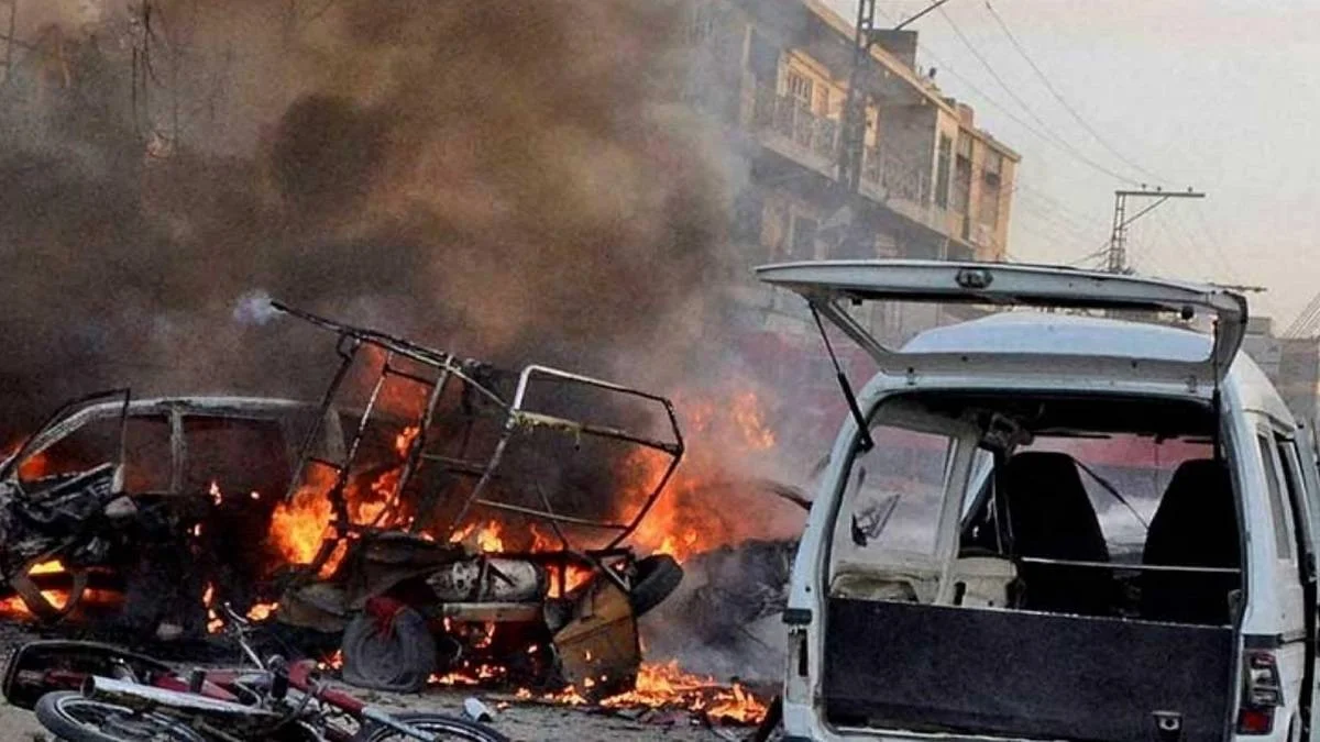 Pakistan'da el bombalı saldırı: 1 ölü, 10 yaralı
