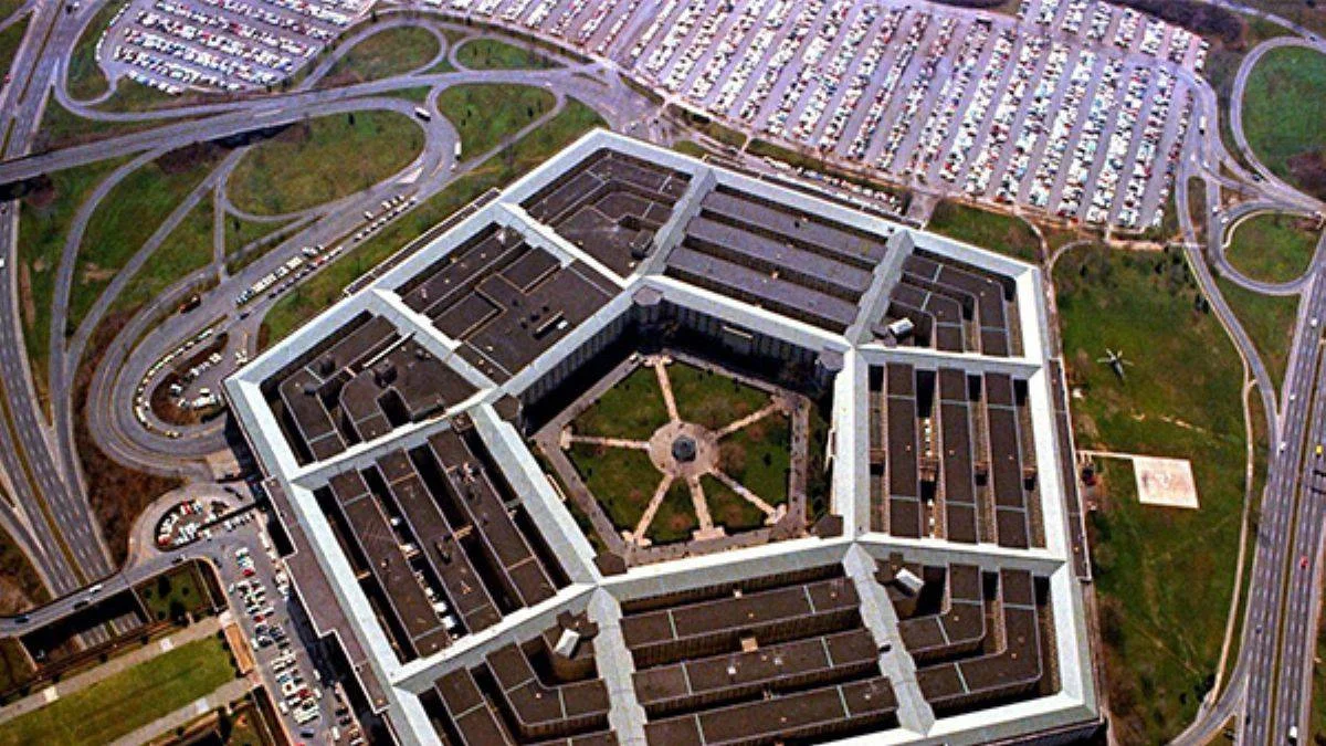 Türk Pentagon personeli belge kaçırırken yakalandı