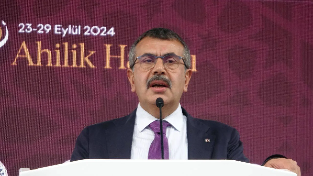 Bakan Tekin: Sınavları kaldırmıyoruz