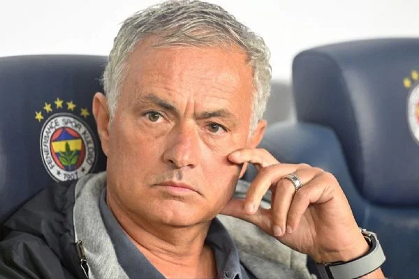 Beyaz TV muhabiri Mourinho'ya translate ile soru sormaya çalıştı!