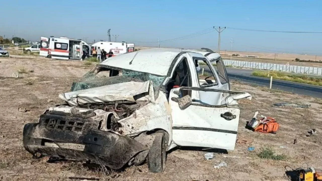 Konya'da tıra çarpan araç takla attı: 2 ölü, 3 yaralı