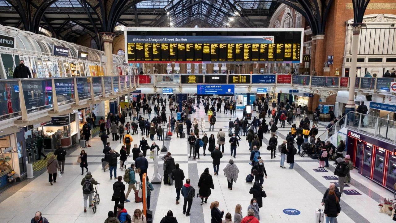 Londra metrosundaki cihazlarda İslam'a saldırı mesajları