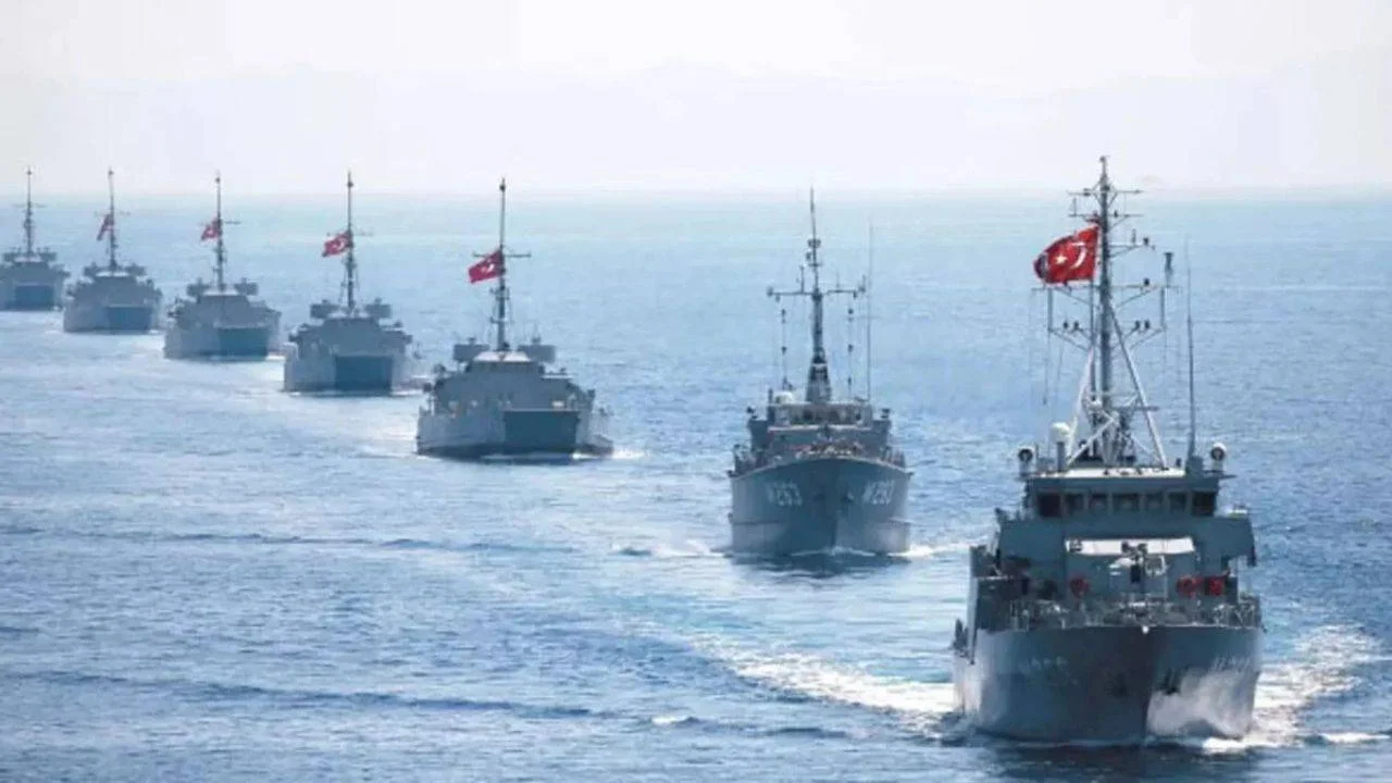 Cumhuriyet Bayramı nda Türk savaş gemileri KKTC'de