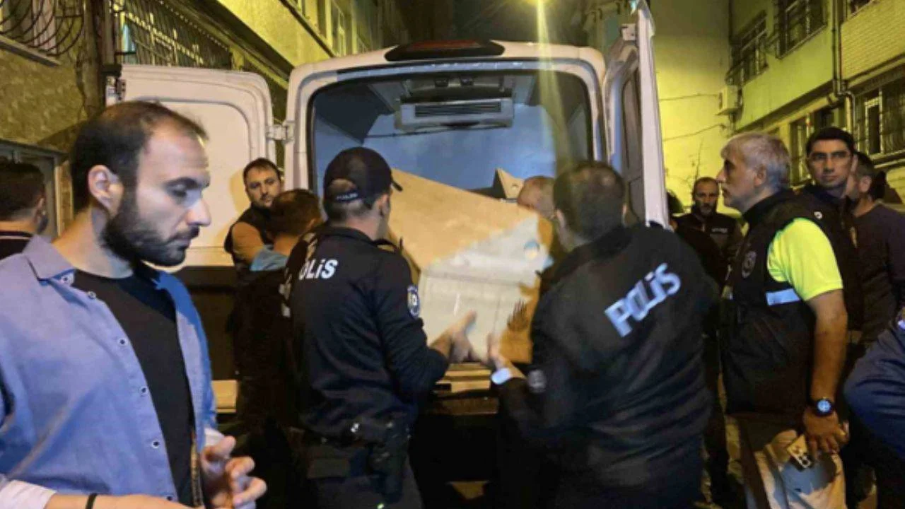 Fatih'te acı olay: Karısını ölü buldu, intihara kalkıştı