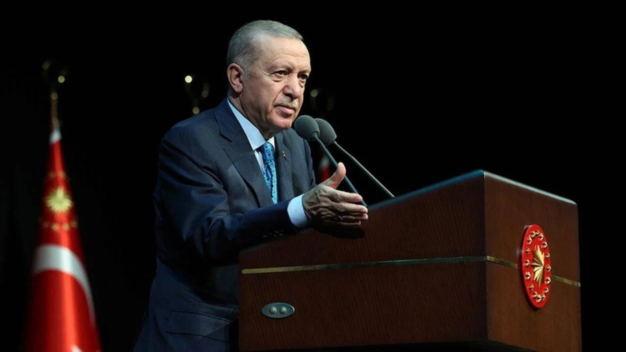 'Gençlerimizi modern popüler kültürün insafına terk edemeyiz'