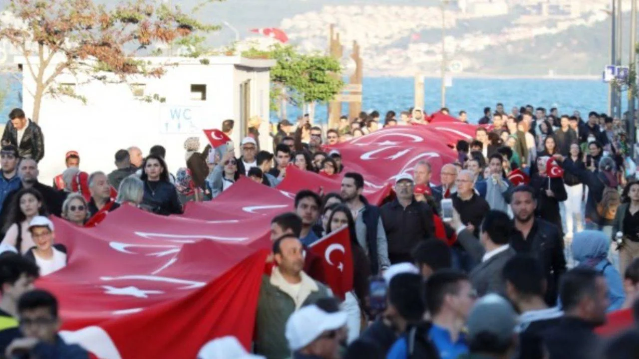 İslamcı Akit'ten Kemalist Sözcü'ye iltifat