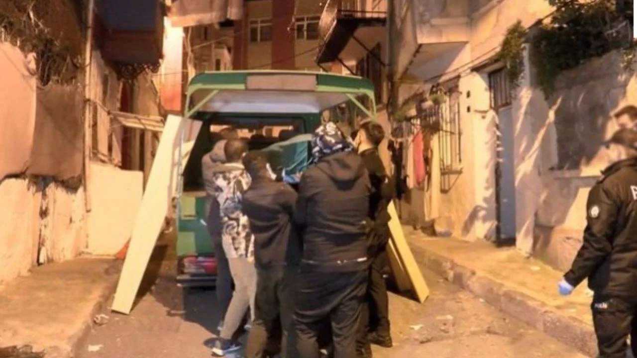 İstanbul'da dehşet! Beyoğlu'nda anne ve bebeği evlerinde cansız bulundu