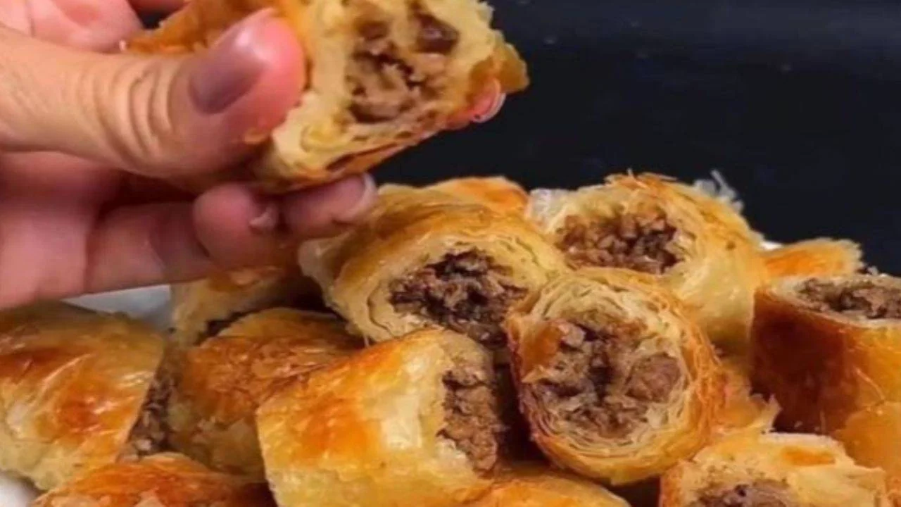 İstanbul'un ünlü börekçisinde korkunç gerçek: Tavuk ve sakatat!