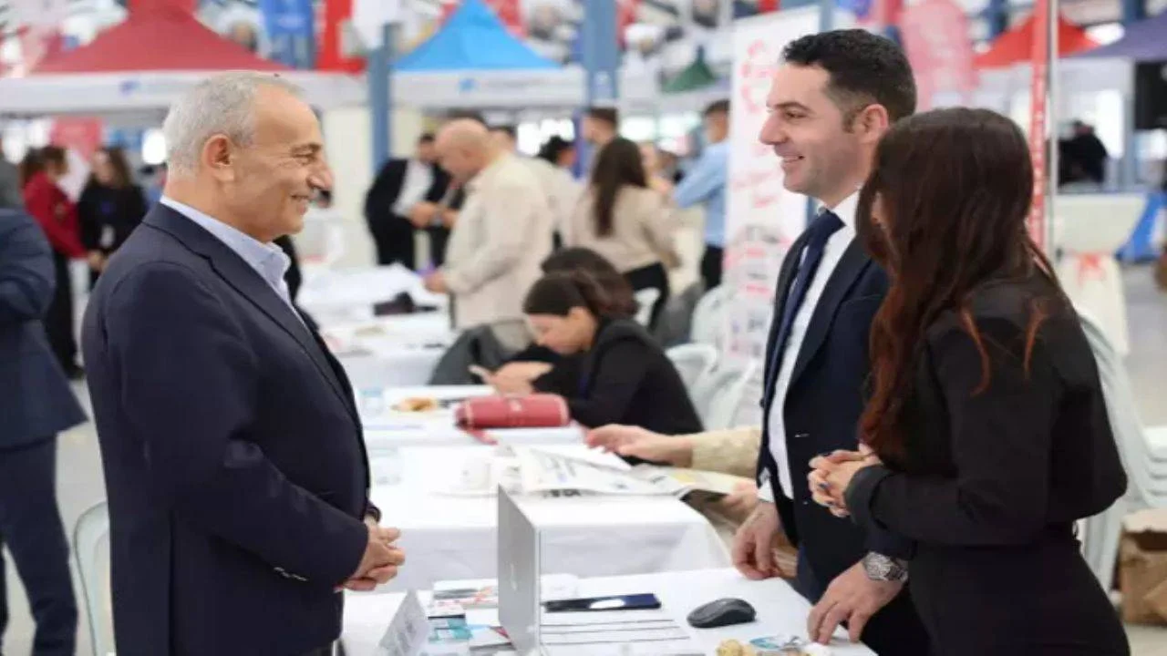 Küçükçekmece'de İstihdam Fuarı büyük ilgi gördü!