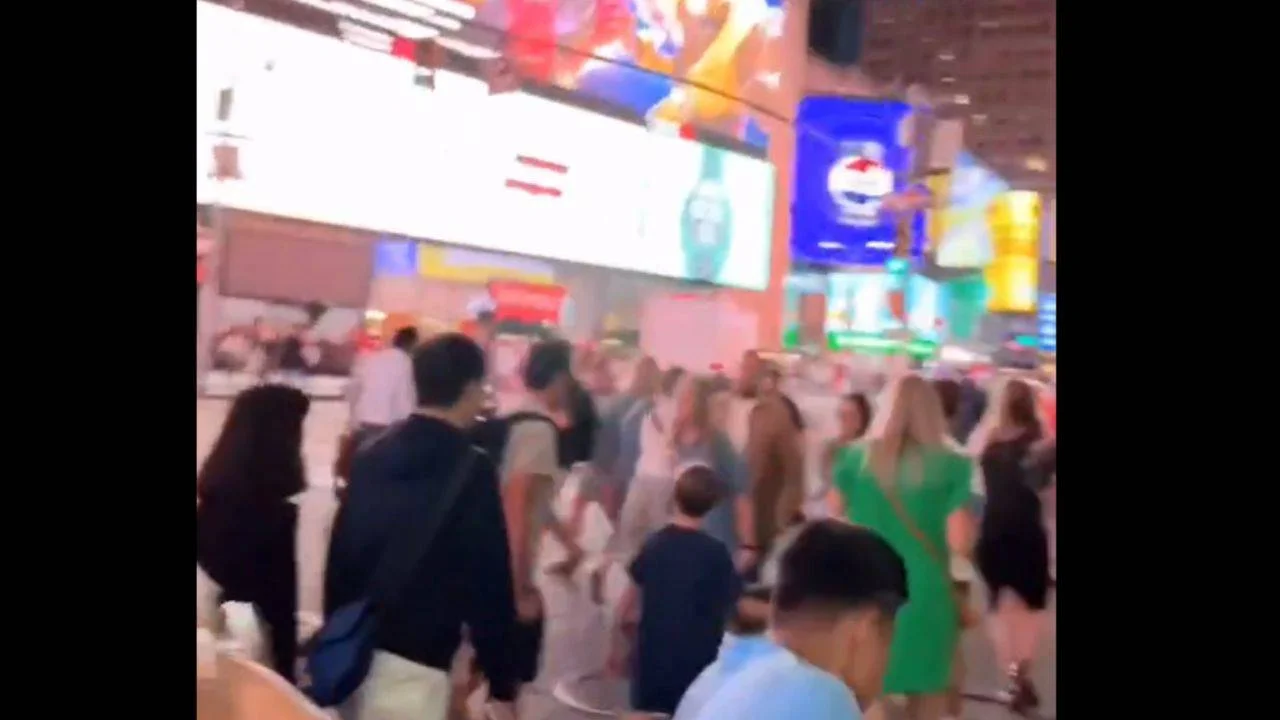 'Times Meydanı'nda 50 doları öderim Kuran-ı Kerim'i dinlerim'