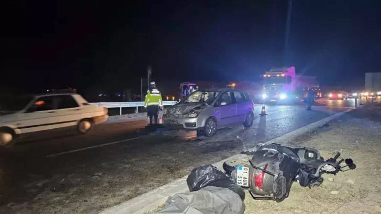 Adana da kaygan yolda feci kaza: Motosiklete çarpan otomobil 1 can aldı