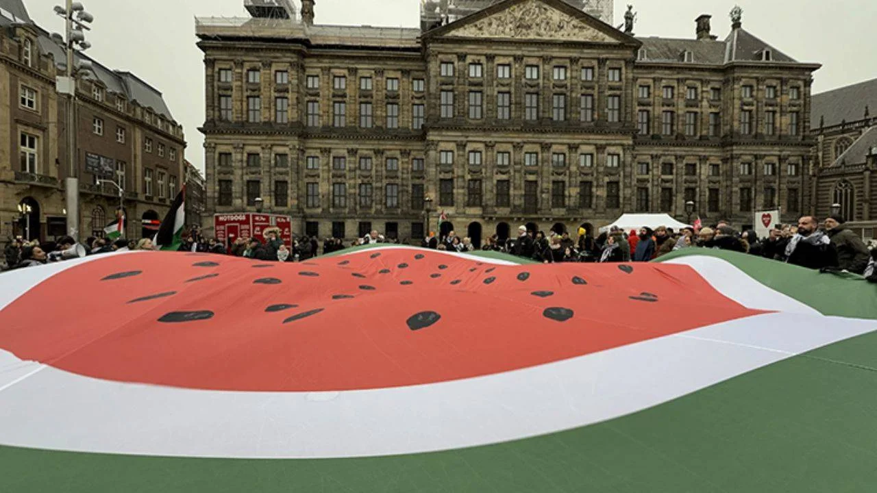 Amsterdam'da İsrail ve Hollanda'yı kızdıran slogan: Nehirden denize kadar...