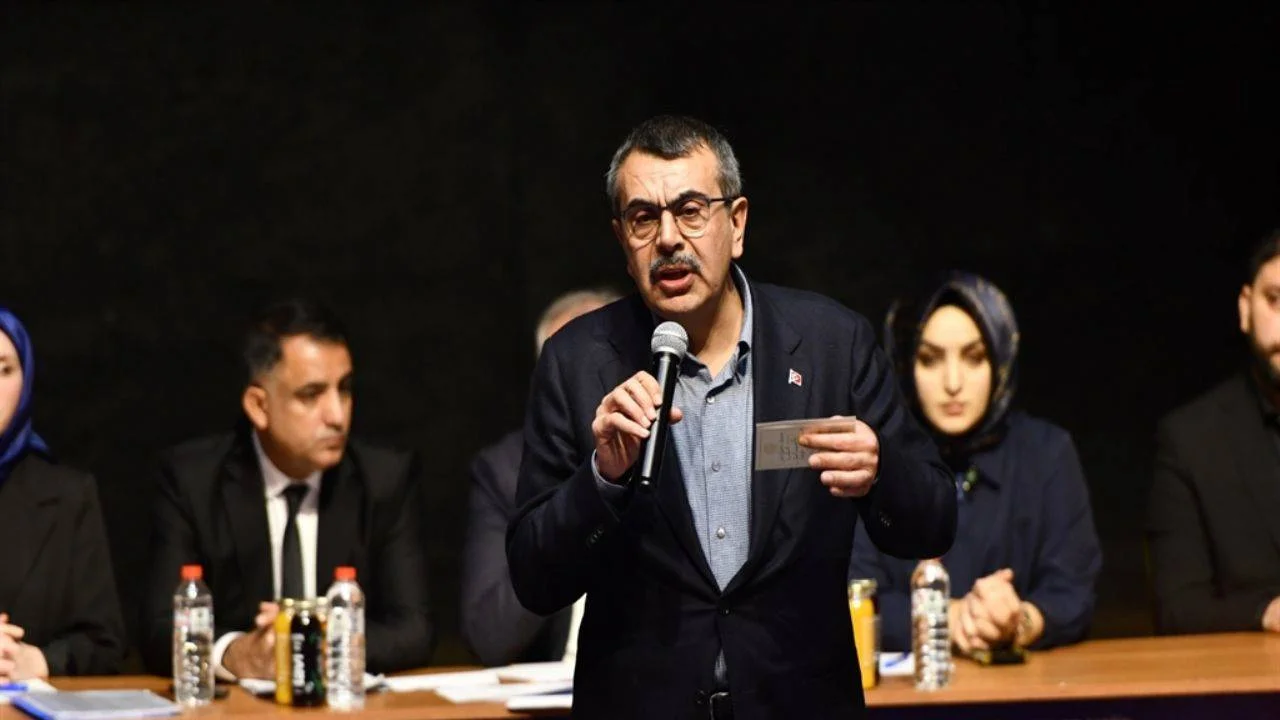 Bakan Tekin'den Kürtçe dersi ve laiklik açıklaması