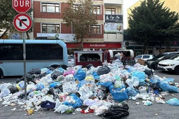 Çöp dağları isyan ettirdi! Vatandaşlardan CHP'li belediyeye tepki