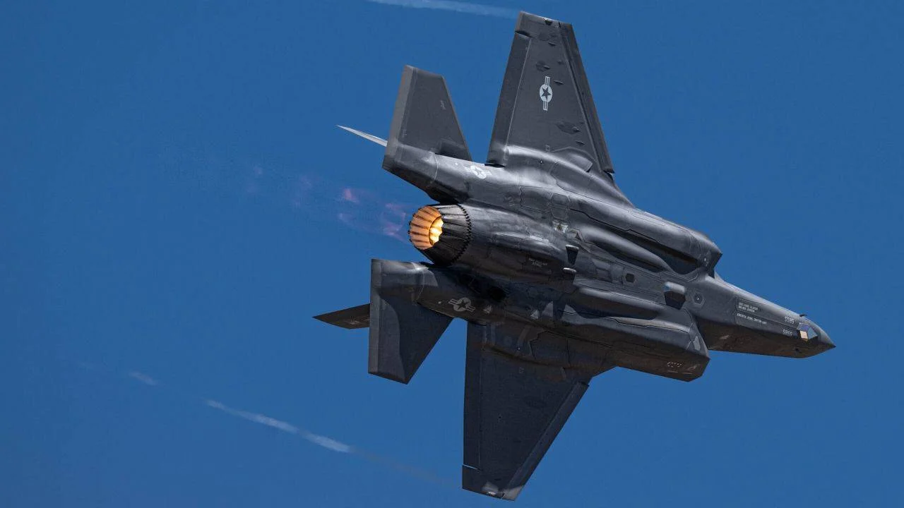 F-35, 11 dakika kontrolsüz uçtuktan sonra yere çakıldı
