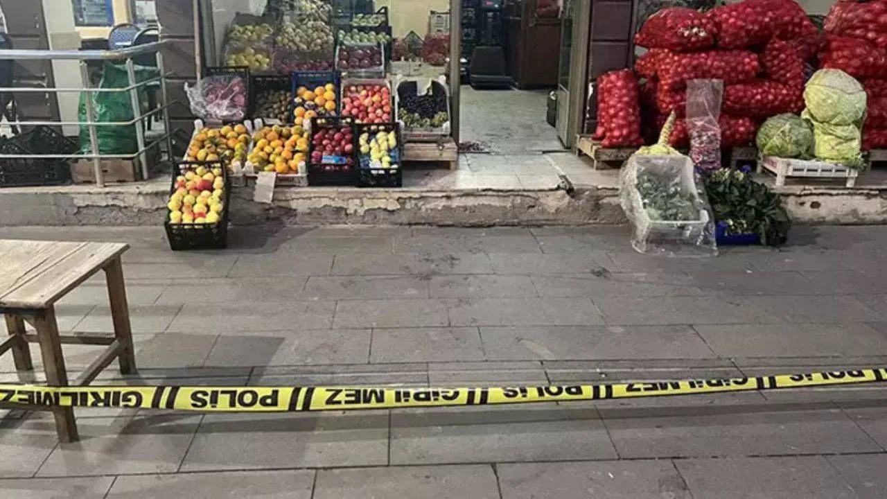 Gümüşhane'nin Kelkit ilçesinde tartıştığı babasını bıçakladı.