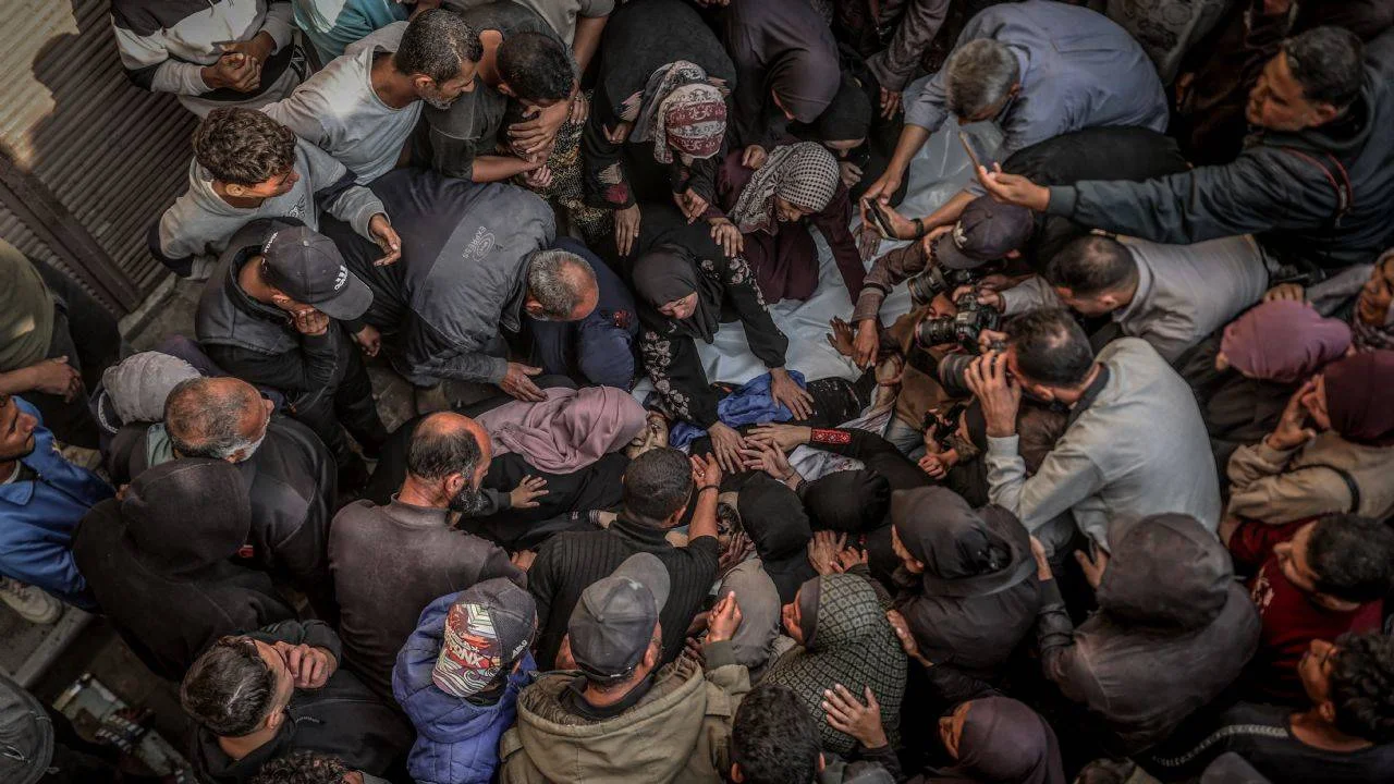 İsrail, Gazze'de 3 hastaneyi bombaladı