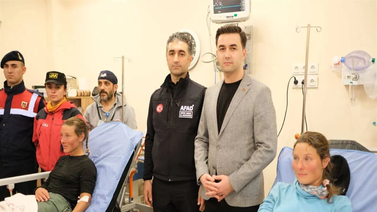 Kayıp Belaruslu dağcı ikiz kız kardeşler sağ bulundu