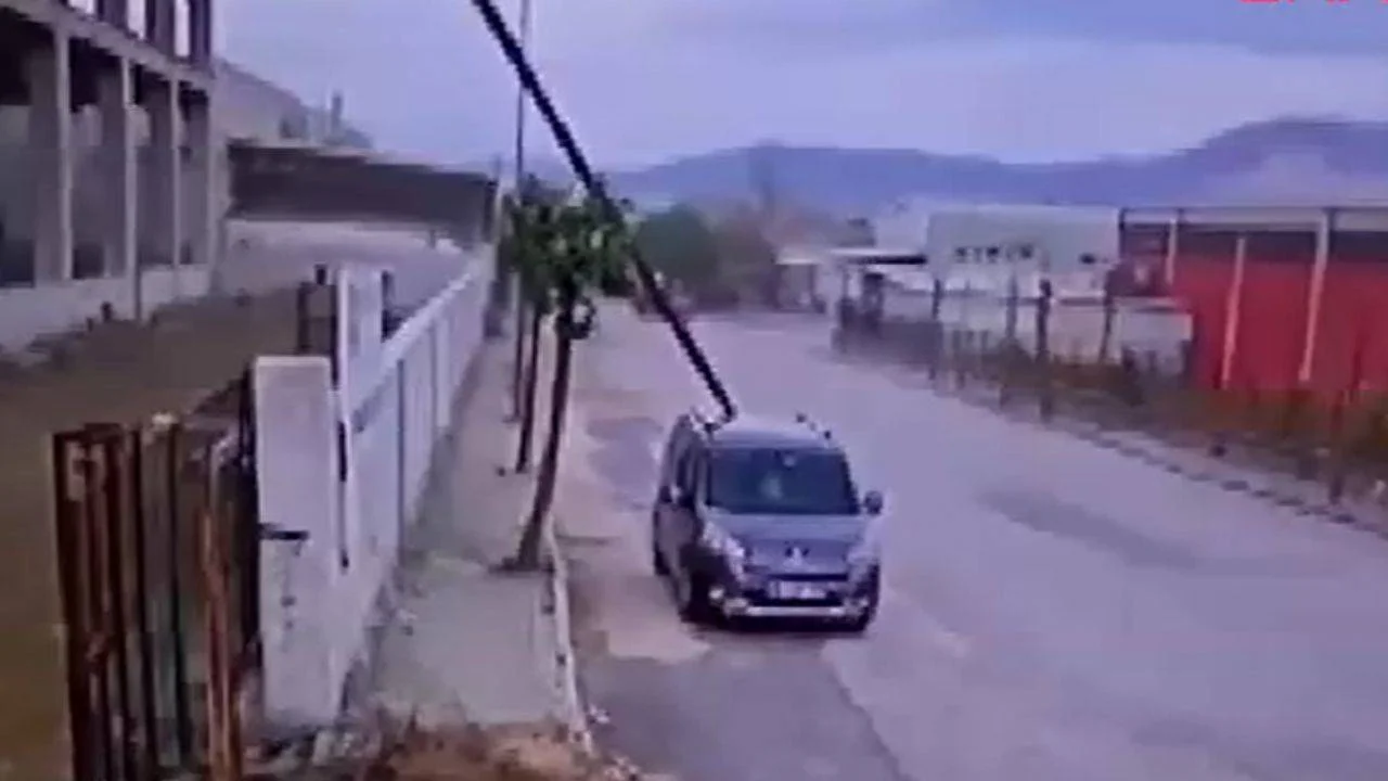 Lodosla gelen kaza! Ok gibi saplandı