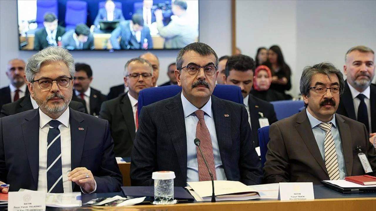 Milli Eğitim bütçesi görüşmelerinde konser ve mülakat tartışmaları