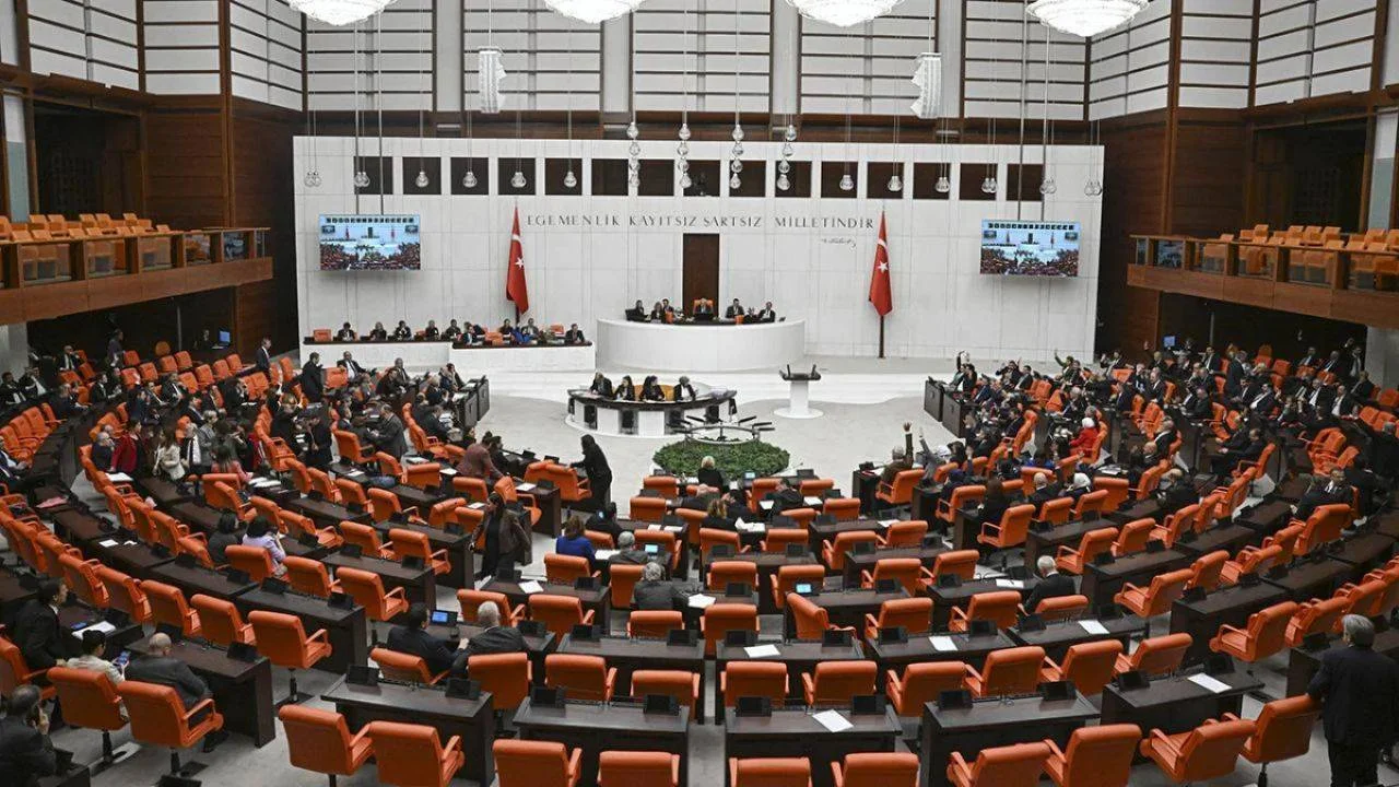 TBMM yeni haftaya yoğun gündemle başlıyor: 9. Yargı Paketi görüşülecek