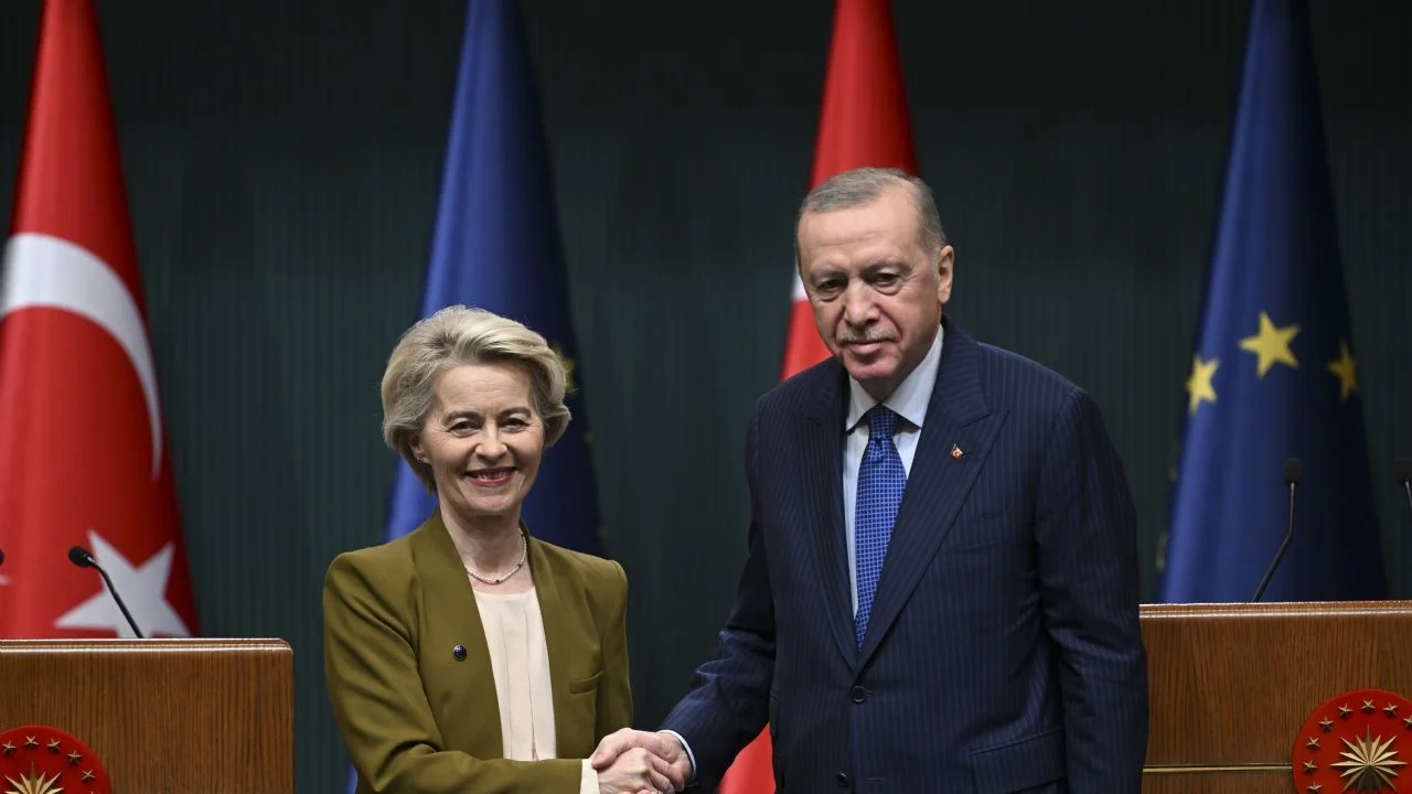 AB'den Türkiye'ye 1 milyar euroluk ek fon