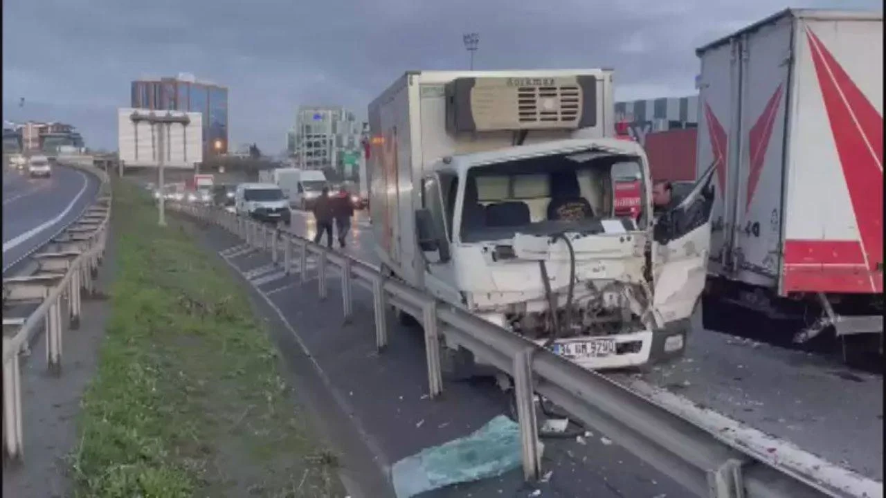 Bağcılar'da zincirleme kaza yaralılar var