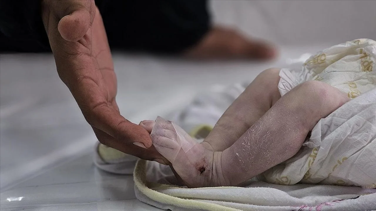 Gazze'de soğuktan ölen bebeklerin sayısı artıyor