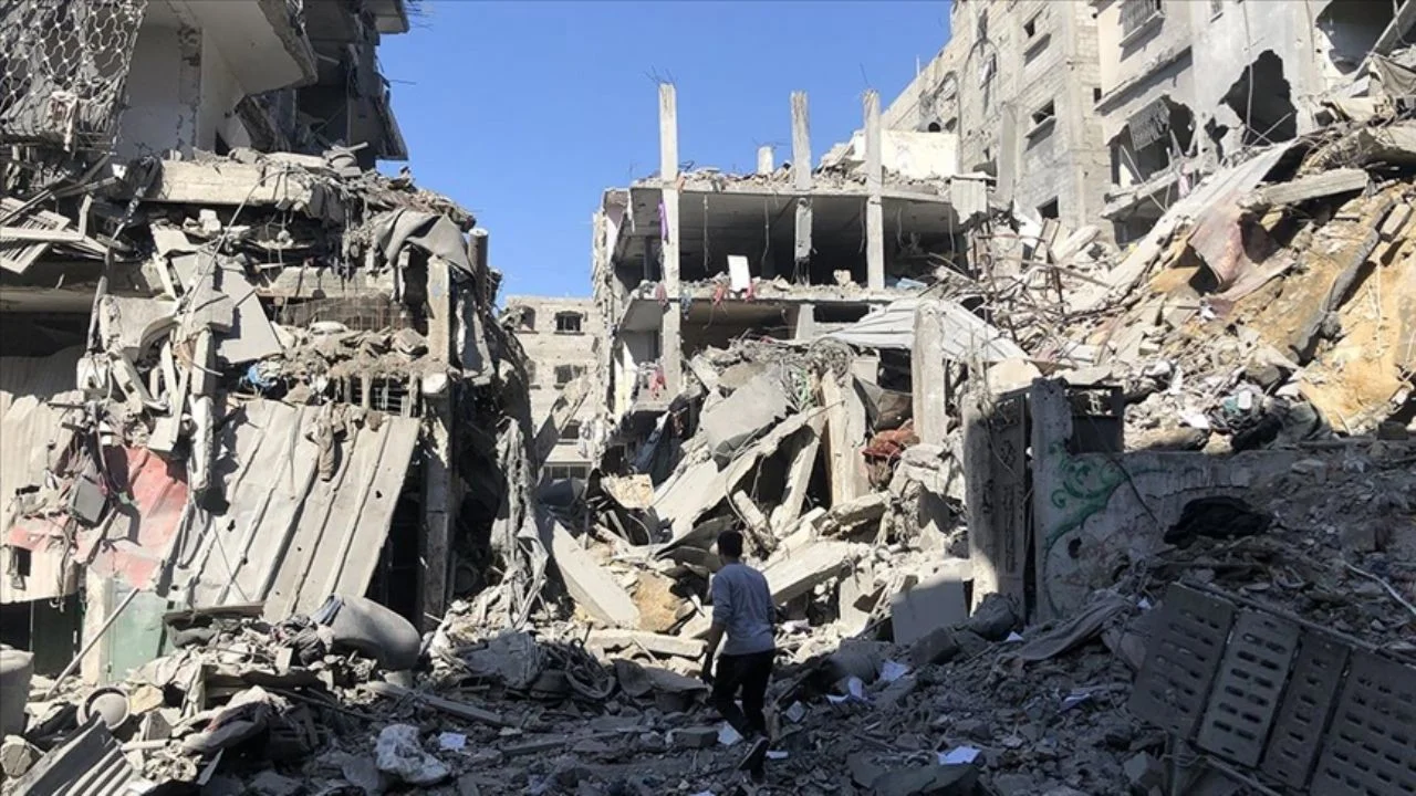 İsrail, Gazze'deki binaları havaya uçurdu