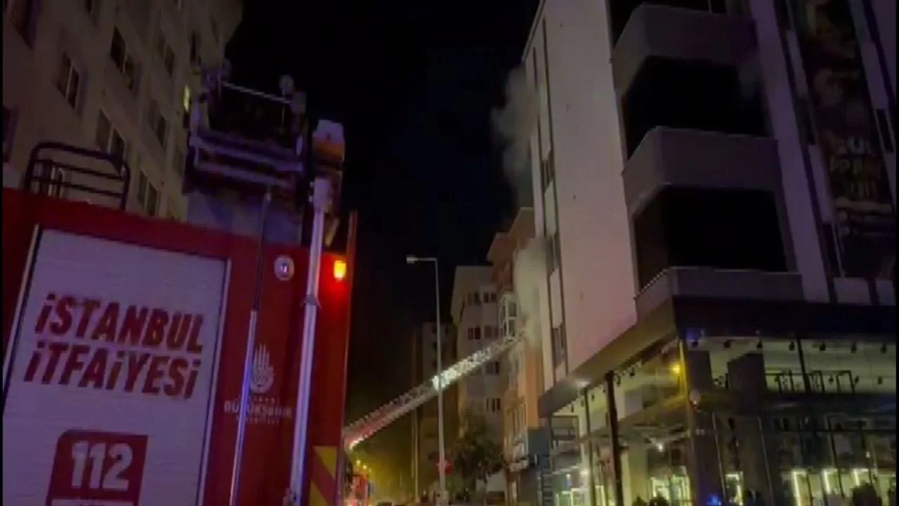 İstanbul'da 4 katlı otelde yangın
