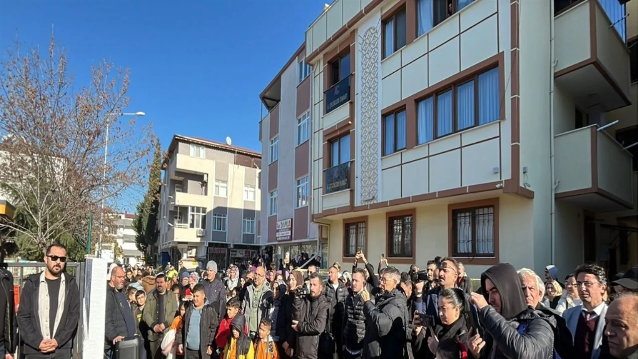 Öğretmen, veliyle tartışırken beyin kanaması geçirdi
