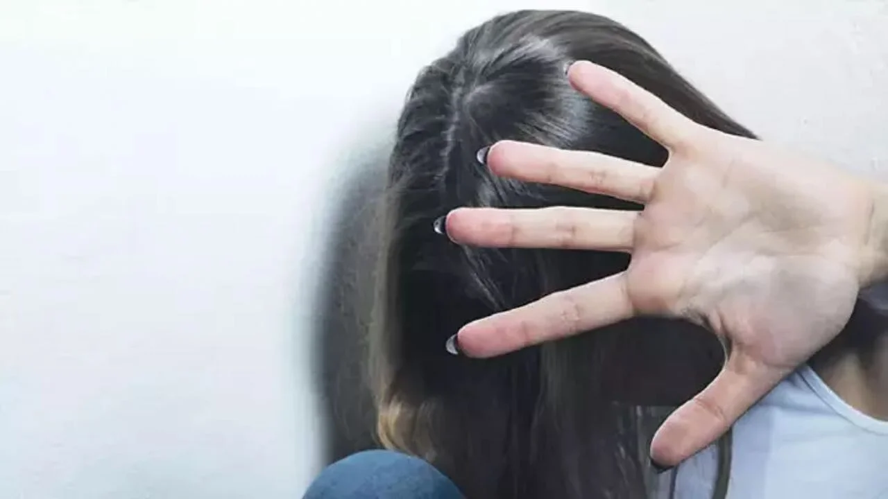 12 yaşında olan çocuğa kim cinsel istismarda bulundu?