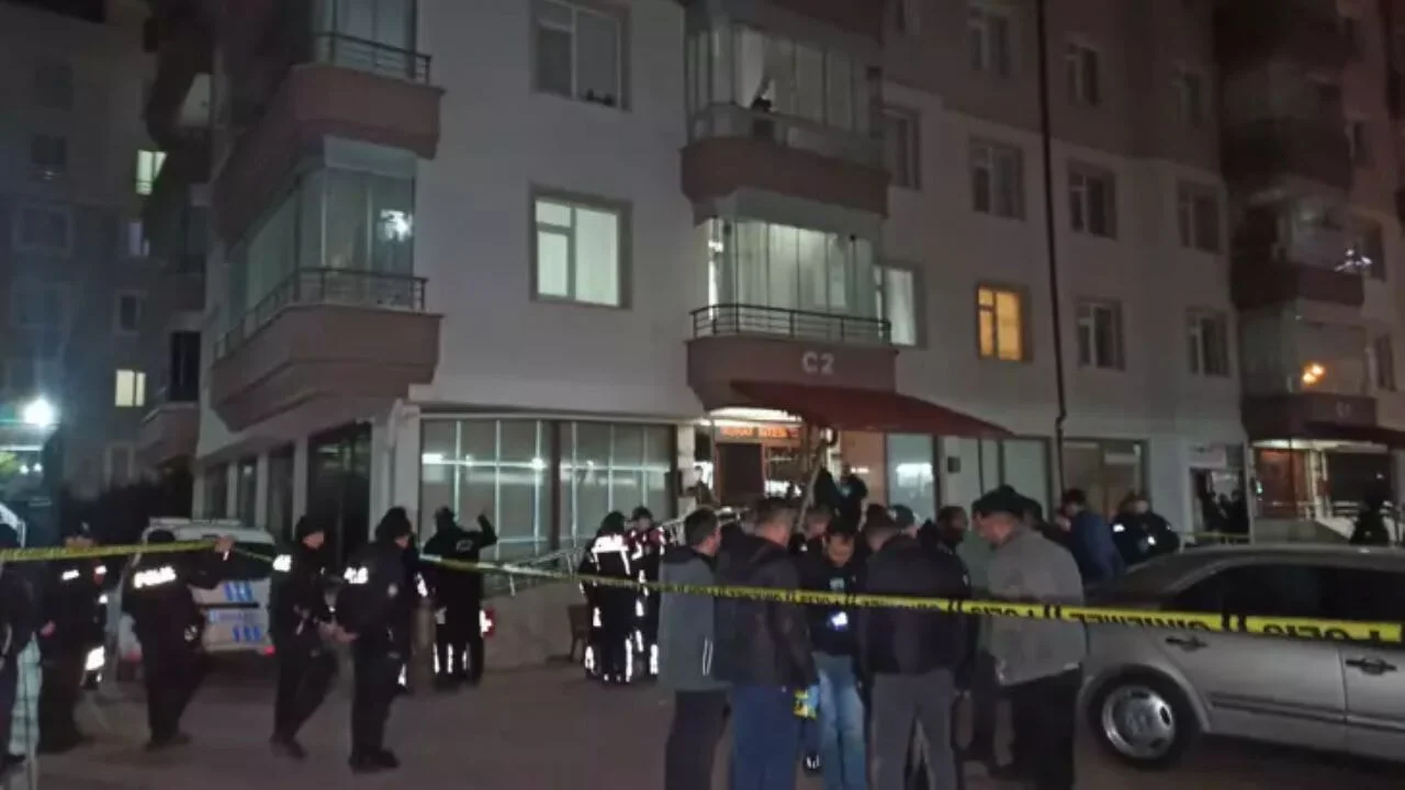 Aile içi vahşet! Annesini, babasını ve kardeşini öldürüp intihar etti