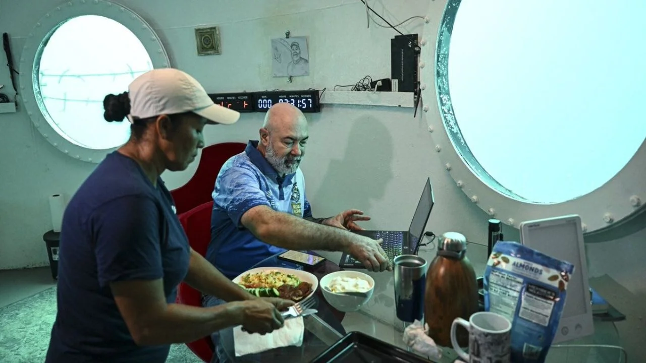 Denizin altındaki evinde 120 gün yaşadı