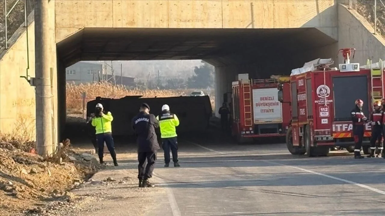 Denizli'de işçi servisi devrildi: 4 ölü, 19 yaralı