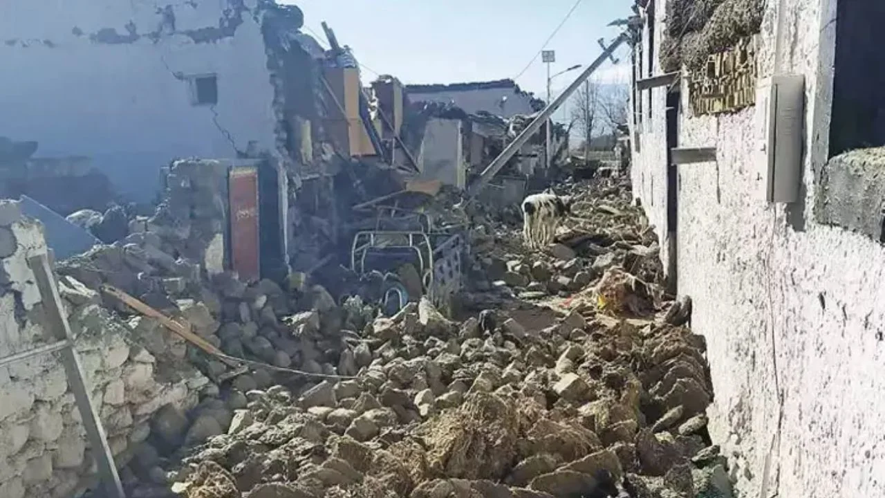 Everest bölgesinde deprem Dünyanın çatısı 6.8'le sallandı
