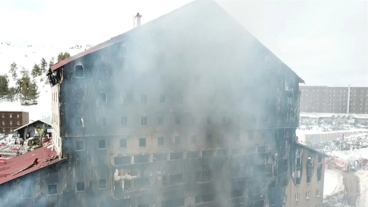 Kartalkaya'da oteldeki yangının ilk anları; panik ve imdat çağrıları