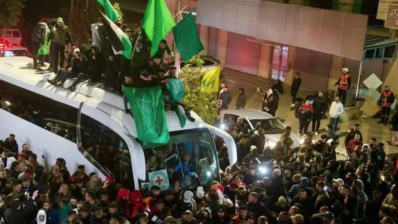 Meyve bahçeli bıraktı, enkaz altında buldu: Gazze'ye dönüş