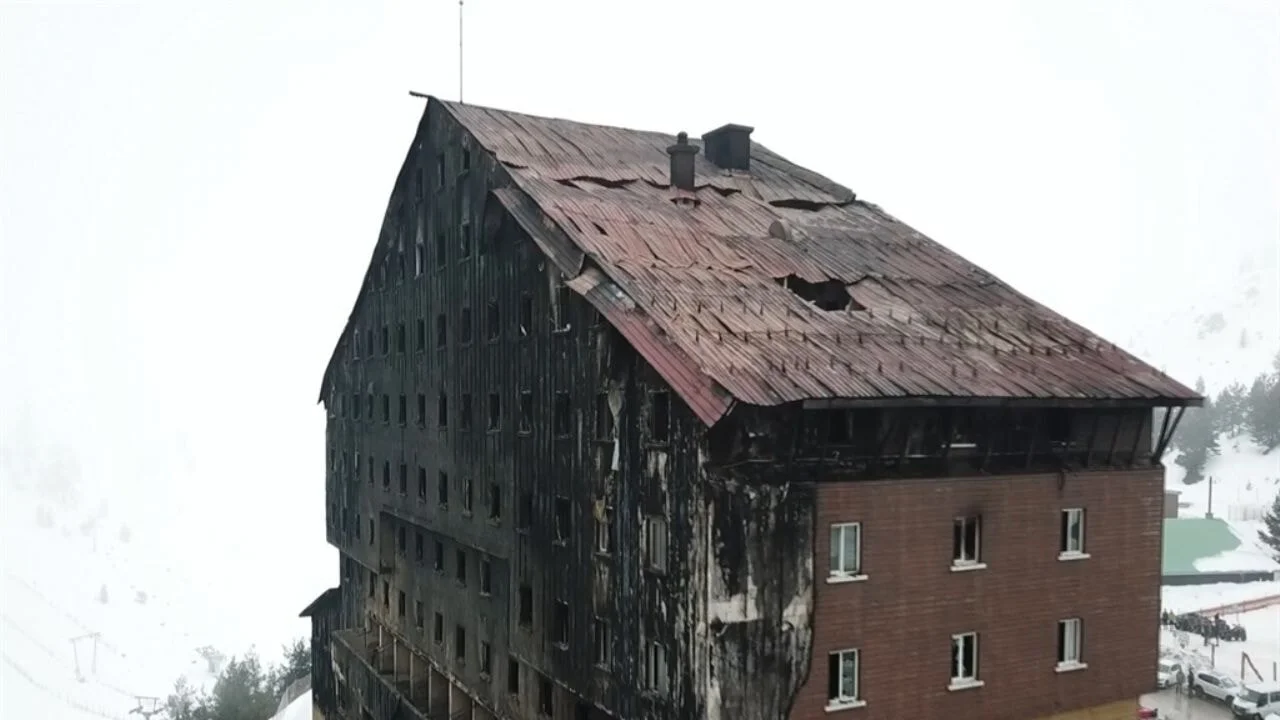 Pencereden atlayarak kurtulan anne-kız, yaşadıklarını anlattı