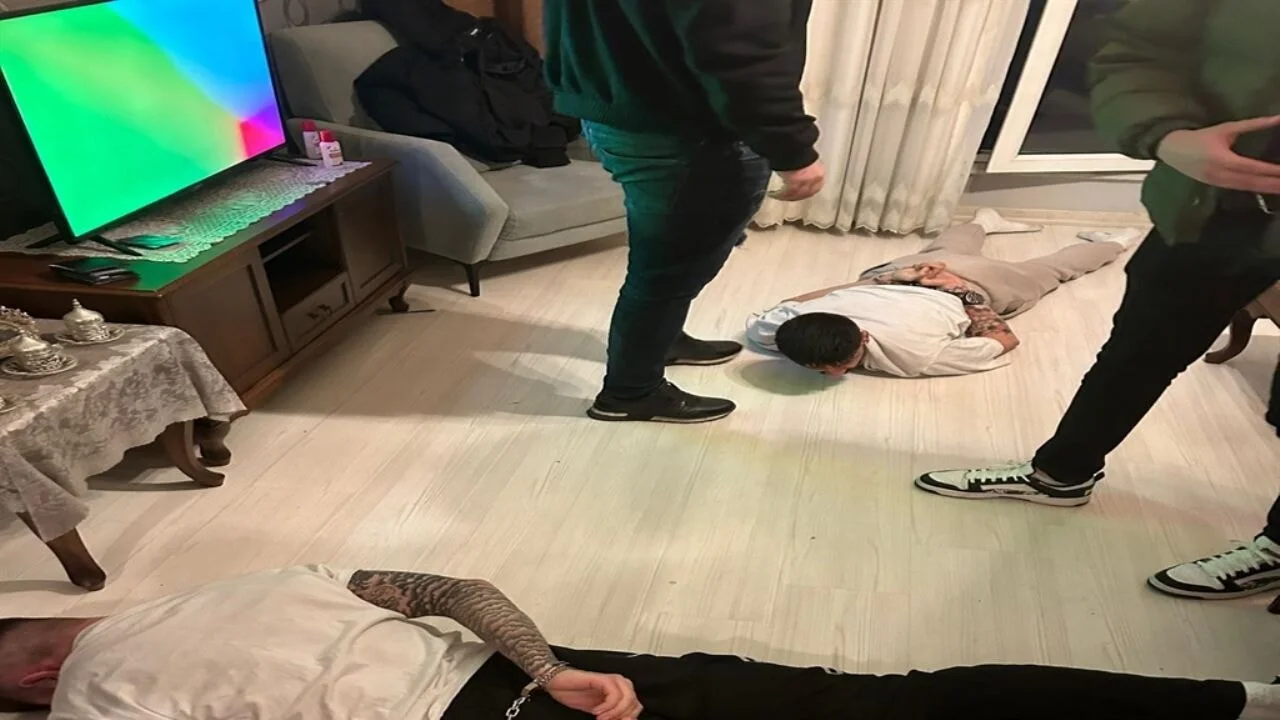 Taksiyle uyuşturucu satanlara operasyon