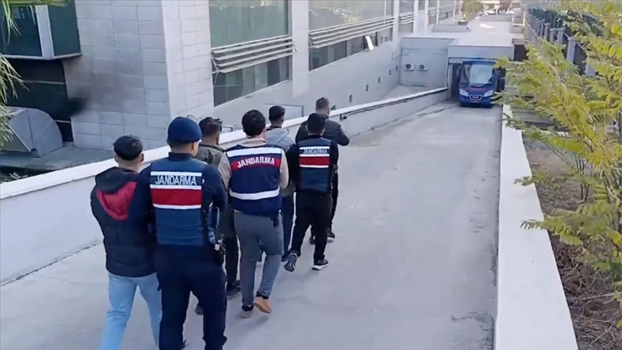 Terör örgütü PKK/KCK'ya yönelik 'Gürz-39' ve 'Gürz-40'operasyonlarında 240 şüpheli yakalandı
